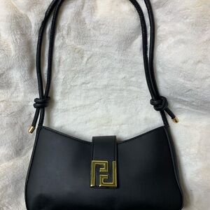 Elegant Black Adjustable Strap Women’s Bag